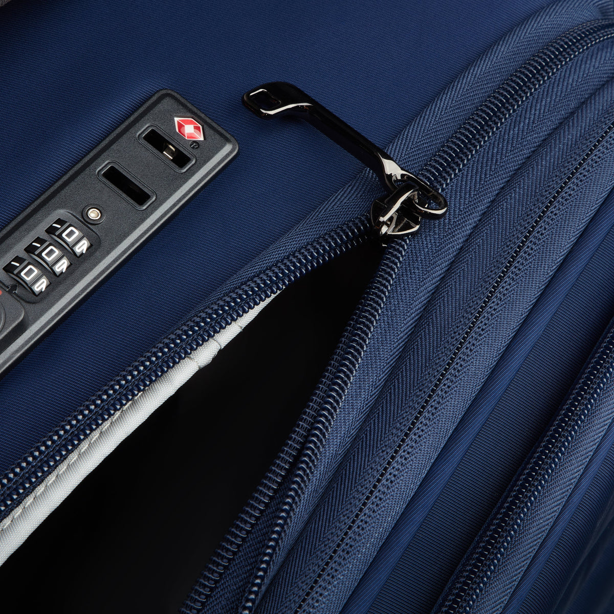 CRUISE 3.0 23-Inch Expandable Carry-On Suitcase, Deep sea navy - Delsey Paris Trending