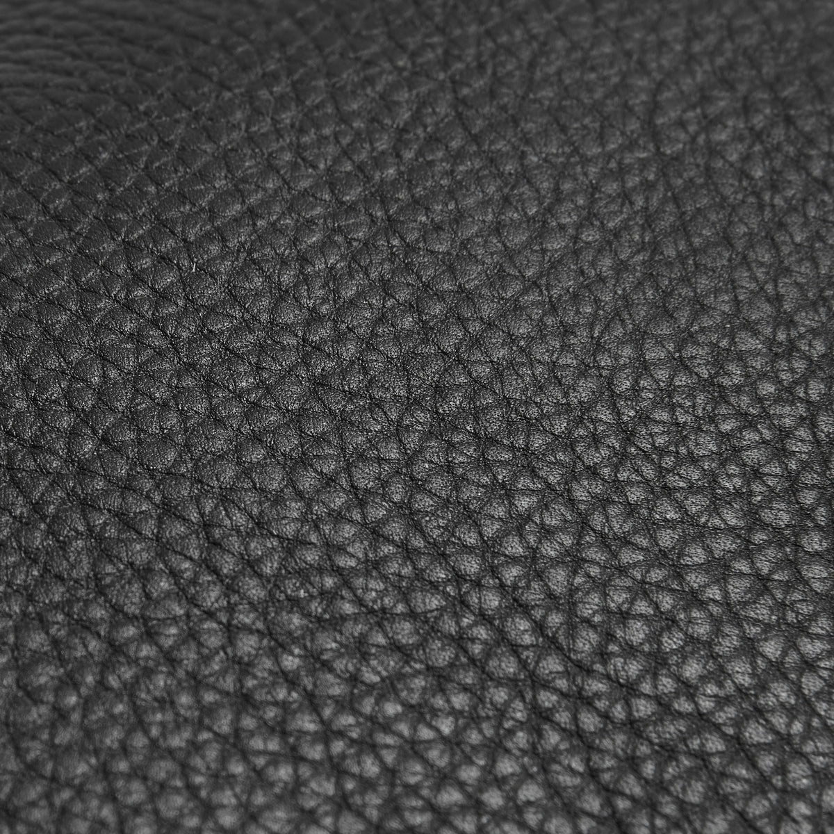LE CUIR GRAINE Leather Toiletry Bag, Black - Delsey Paris Signature